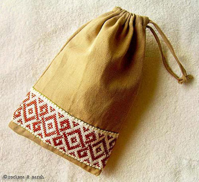 Handmade Spark - Nest Interiors - Fleur de Lis Chicken Scratch