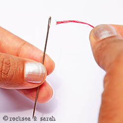 How to Thread a Needle for Beginners - Easy Way to Thread a Needle Without  a Threader